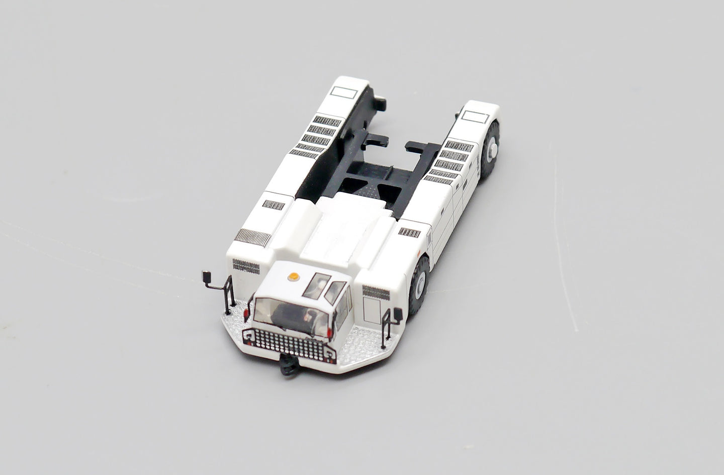 JCWINGS BLANK TOWBARLESS TRACTOR