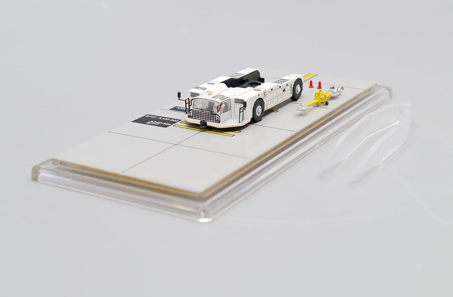JCWINGS BLANK TOWBARLESS TRACTOR