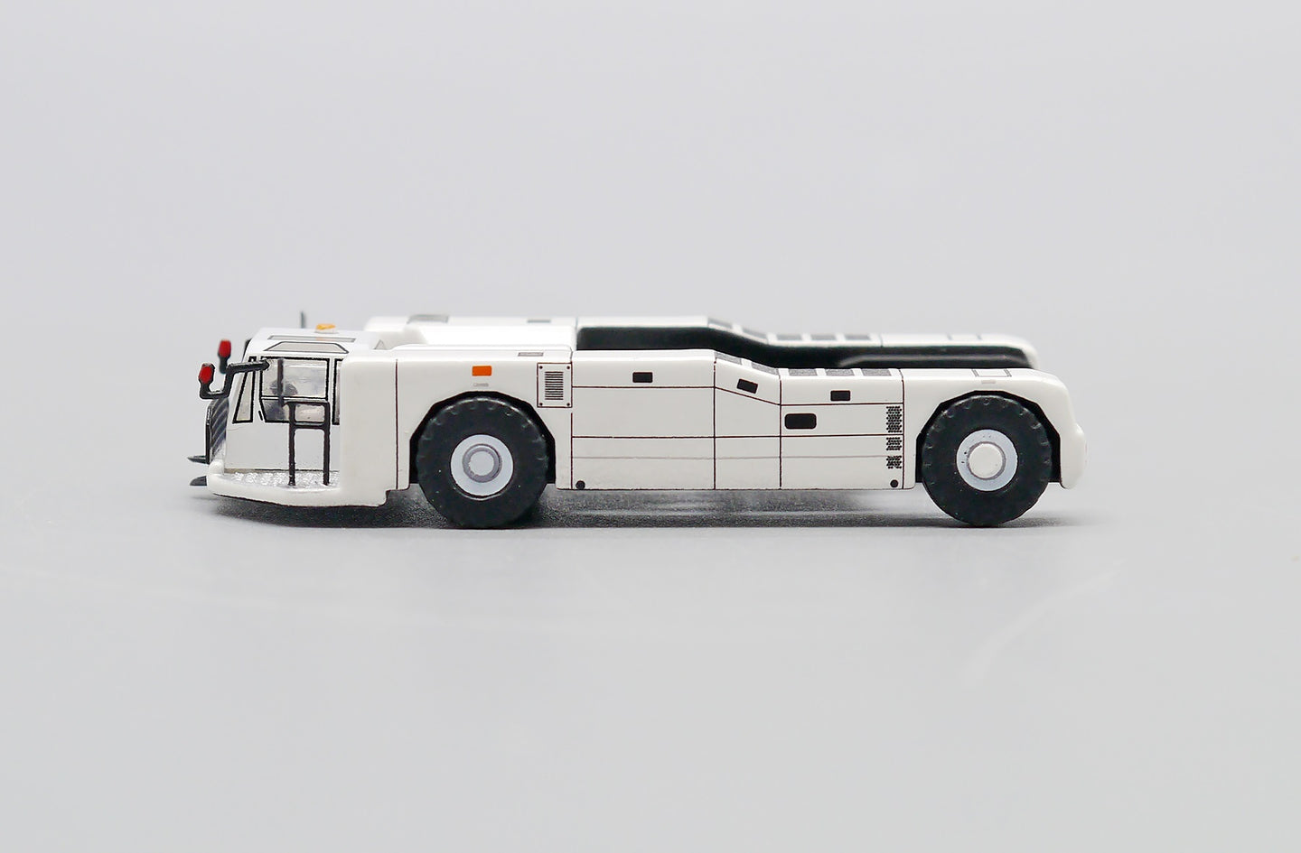 JCWINGS BLANK TOWBARLESS TRACTOR
