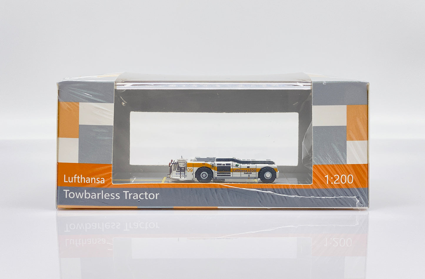 JCWINGS LUFTHANSA TOWBARLESS TRACTOR