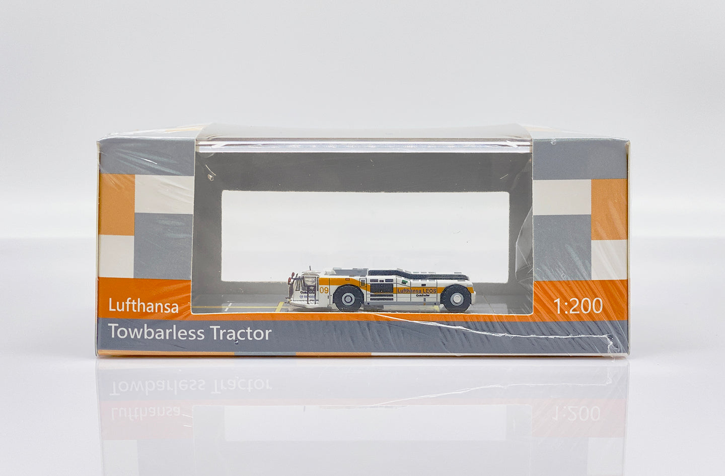 JCWINGS LUFTHANSA TOWBARLESS TRACTOR