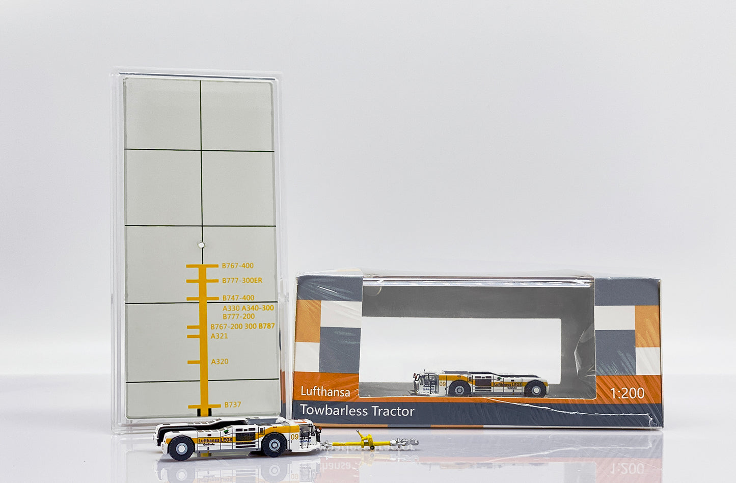 JCWINGS LUFTHANSA TOWBARLESS TRACTOR