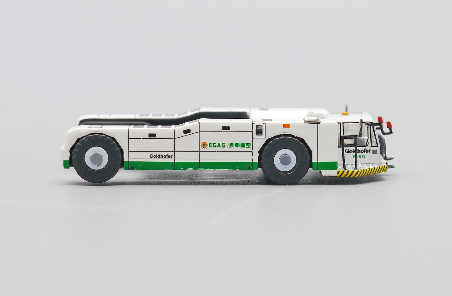 JCWINGS EVA AIR TOWBARLESS TRACTOR