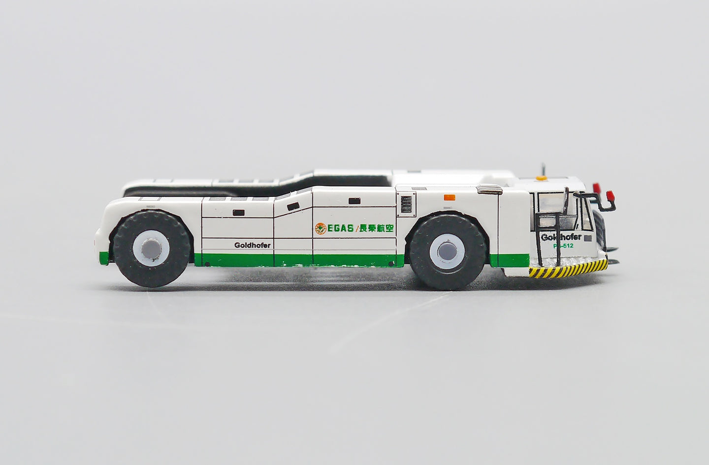 JCWINGS EVA AIR TOWBARLESS TRACTOR