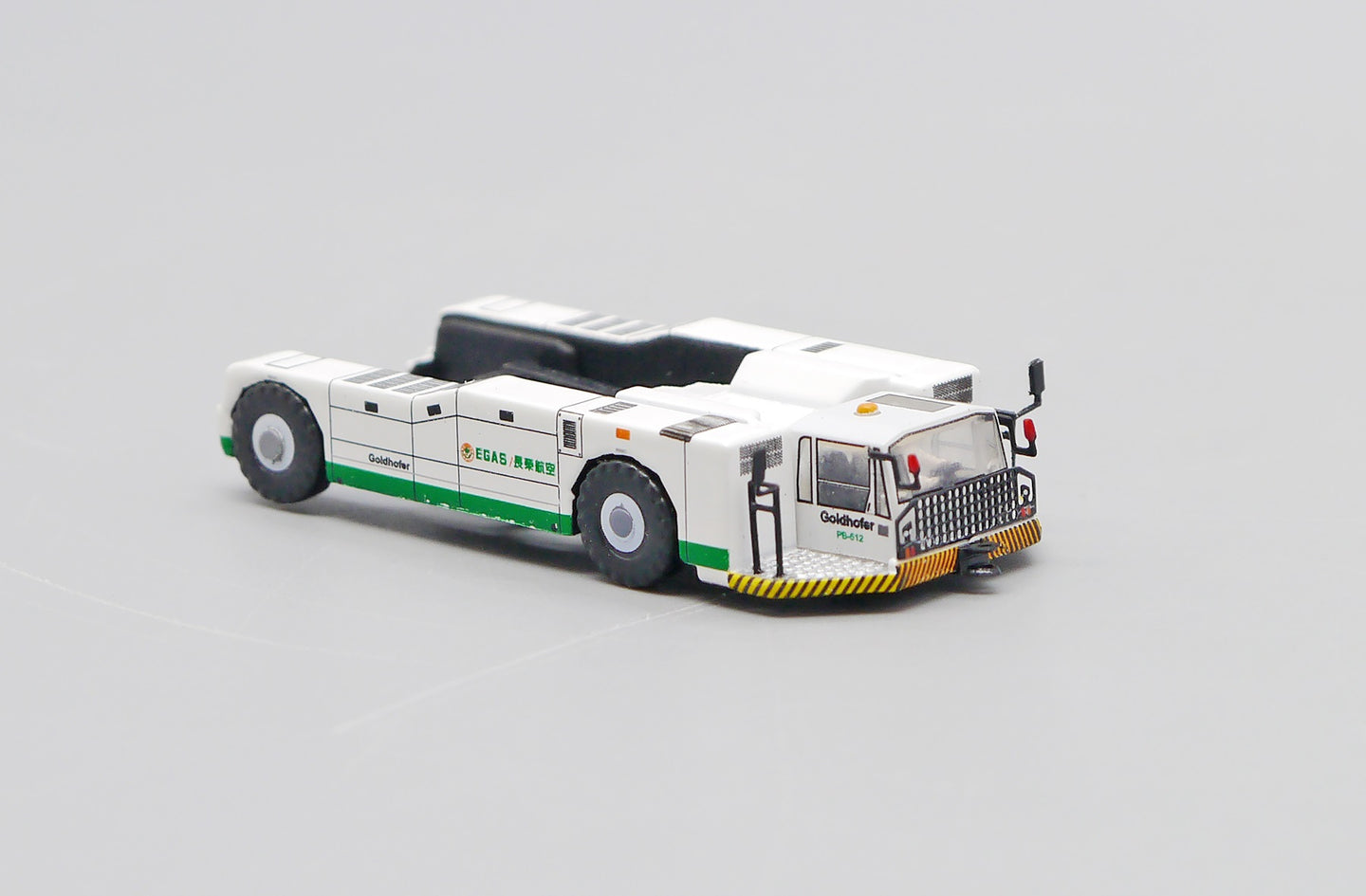 JCWINGS EVA AIR TOWBARLESS TRACTOR