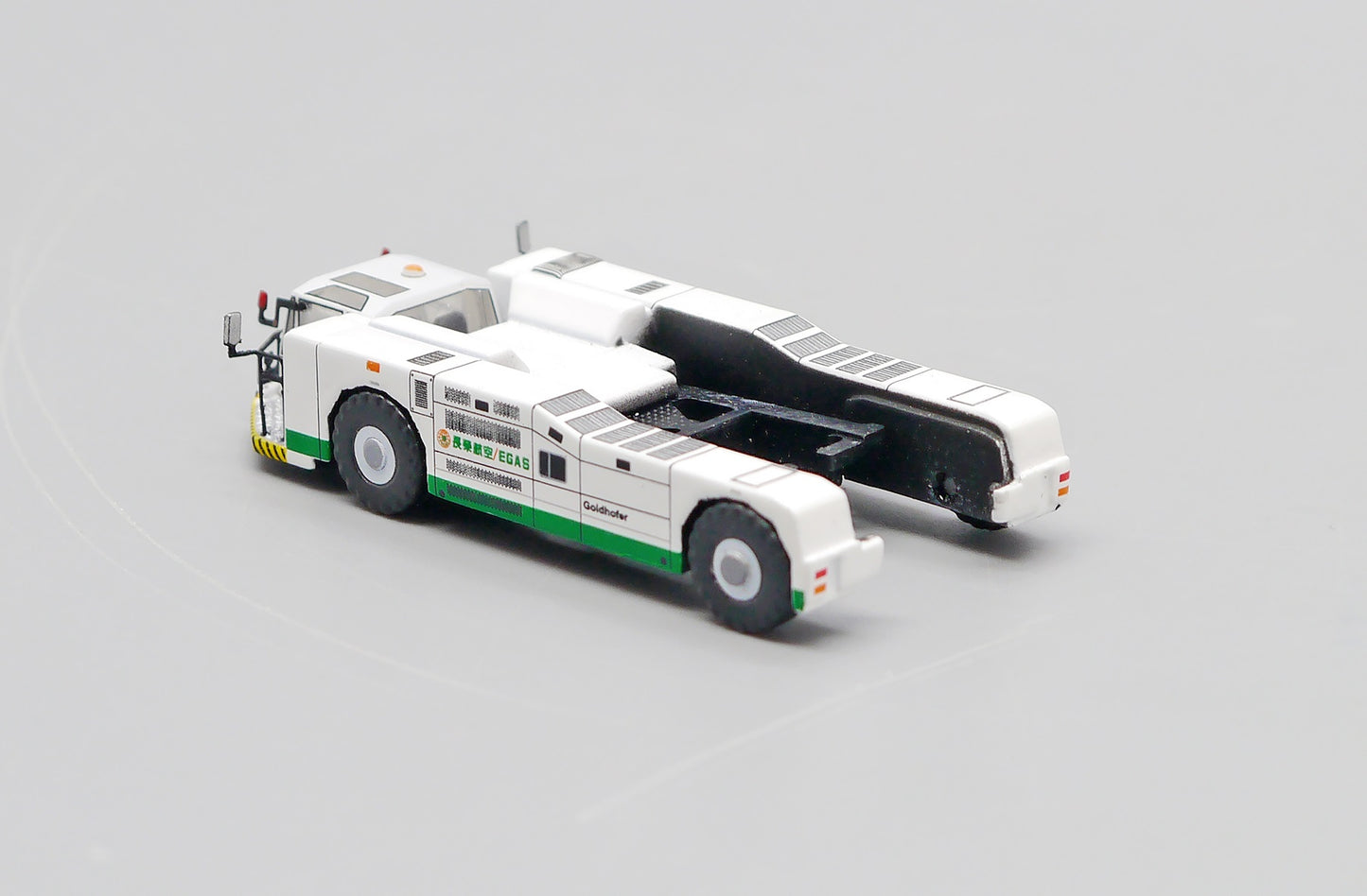 JCWINGS EVA AIR TOWBARLESS TRACTOR