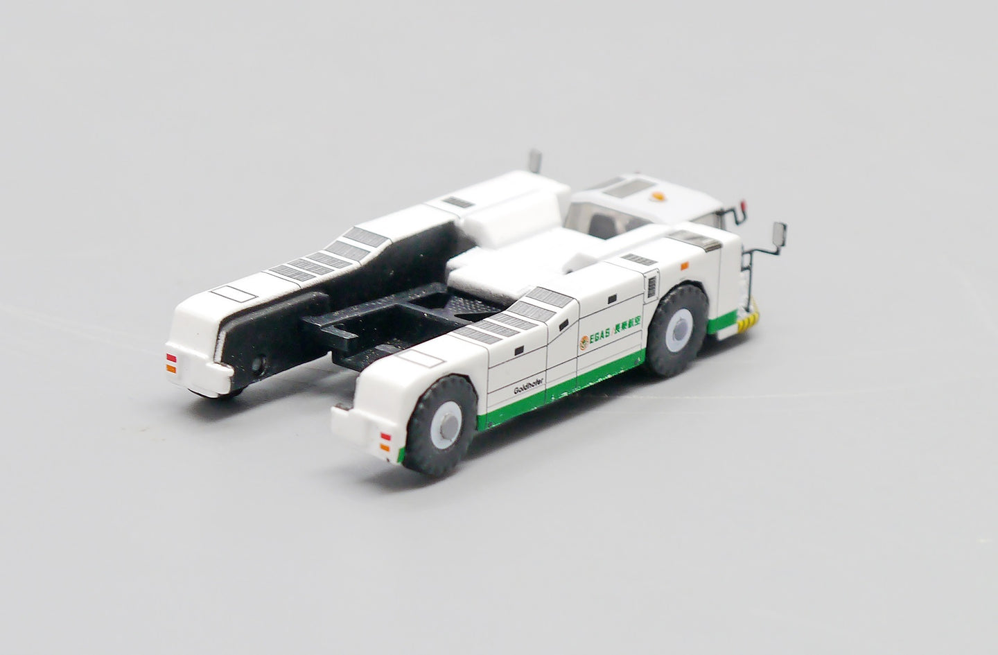 JCWINGS EVA AIR TOWBARLESS TRACTOR