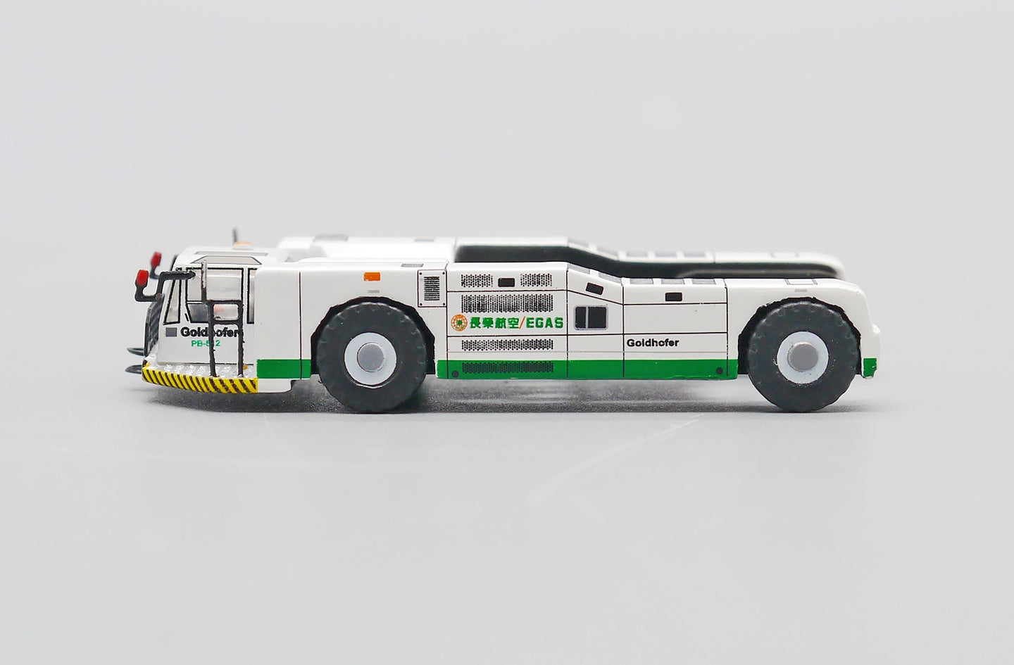 JCWINGS EVA AIR TOWBARLESS TRACTOR
