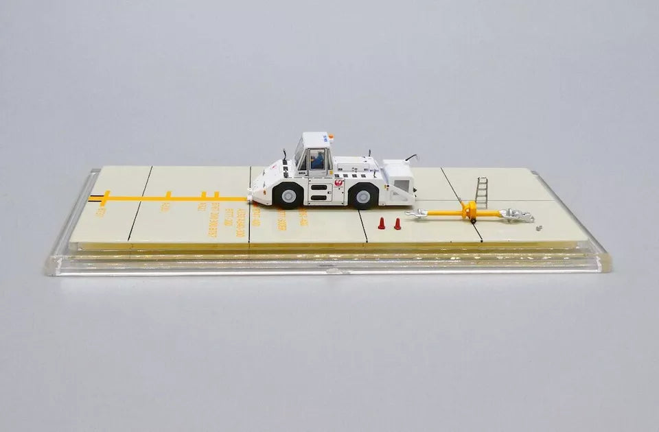 JC WINGS JAPANESE AIR LINES (JAL) "OLD COLOURS" WT250E PUSHBACK TUG