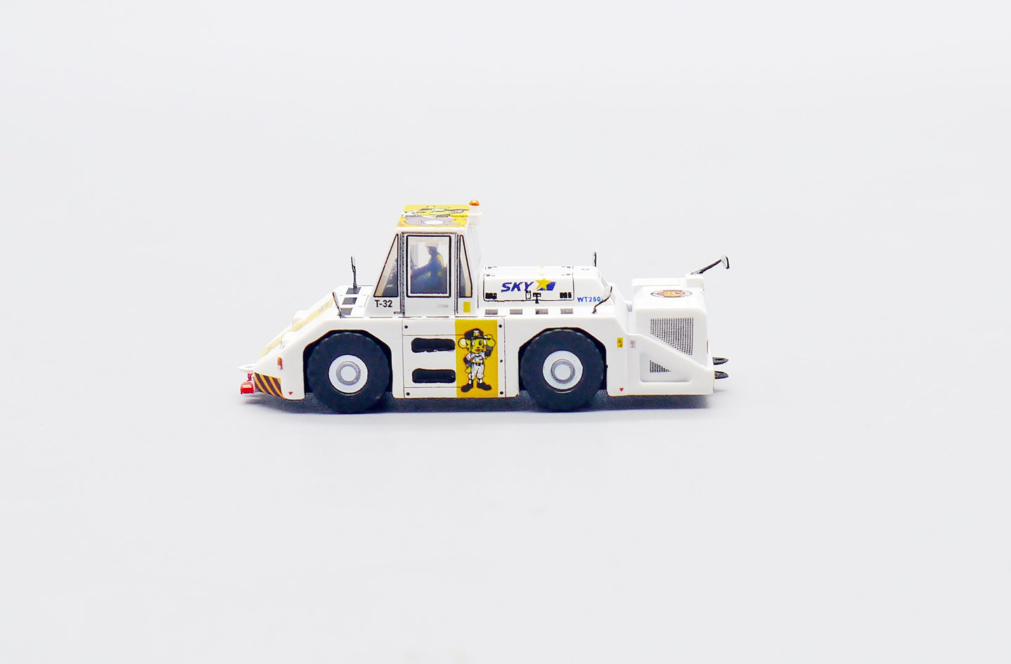 JCWINGS SKYMARK TIGER WT250E PUSHBACK TUG
