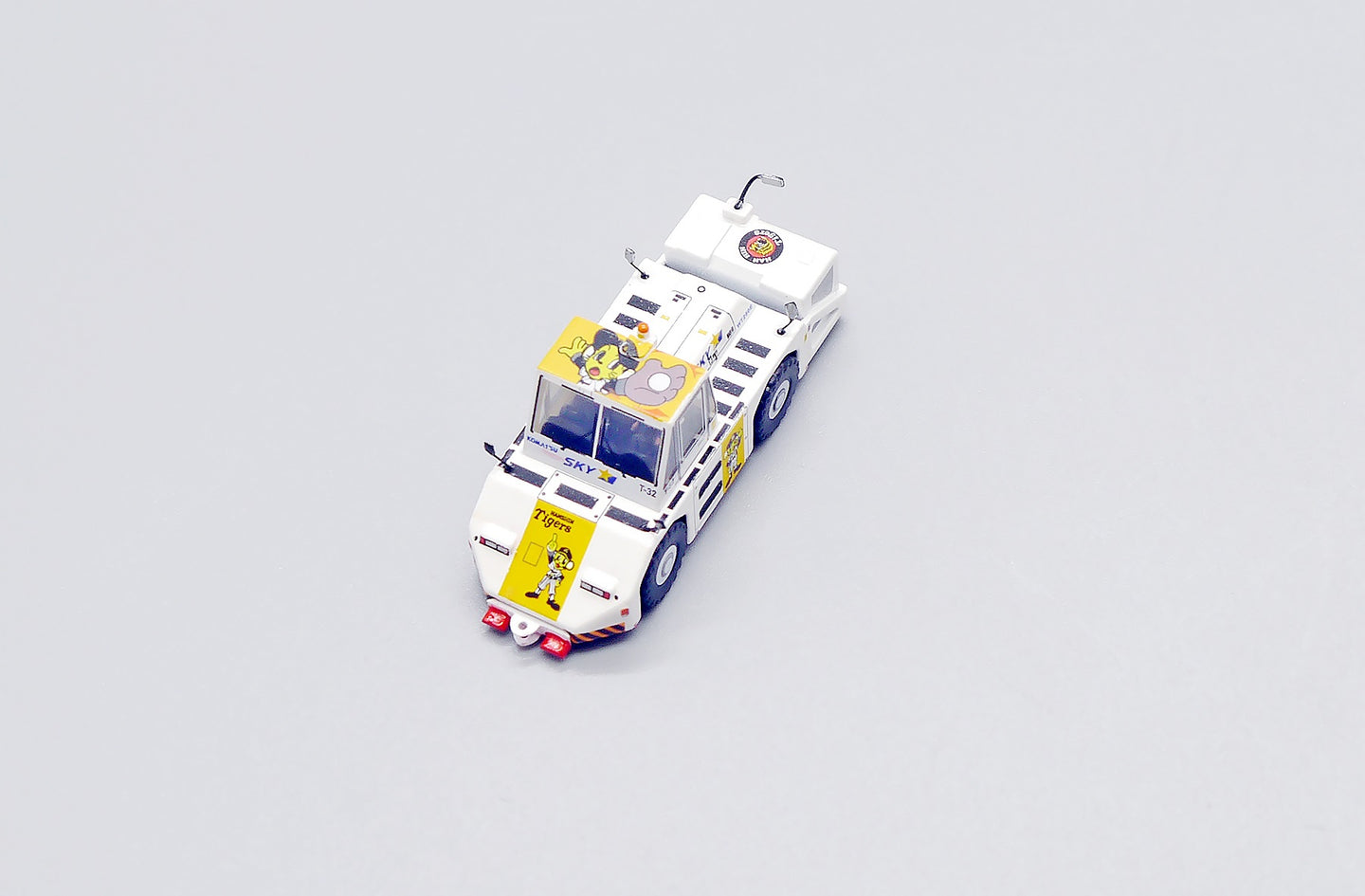 JCWINGS SKYMARK TIGER WT250E PUSHBACK TUG
