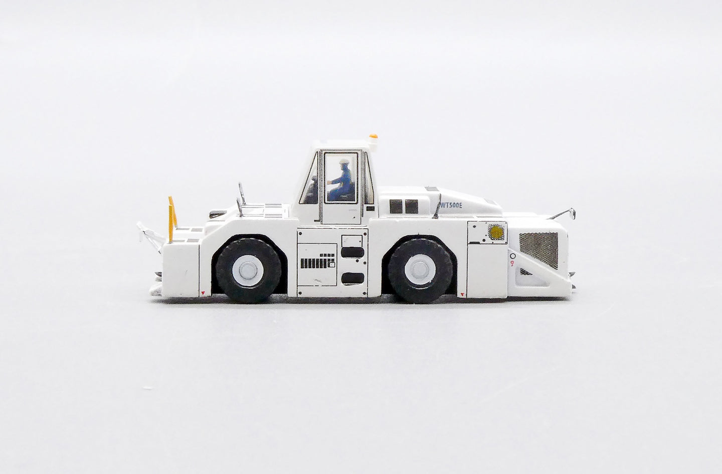 JCWINGS BLANK WT500E TOWING TRACTOR
