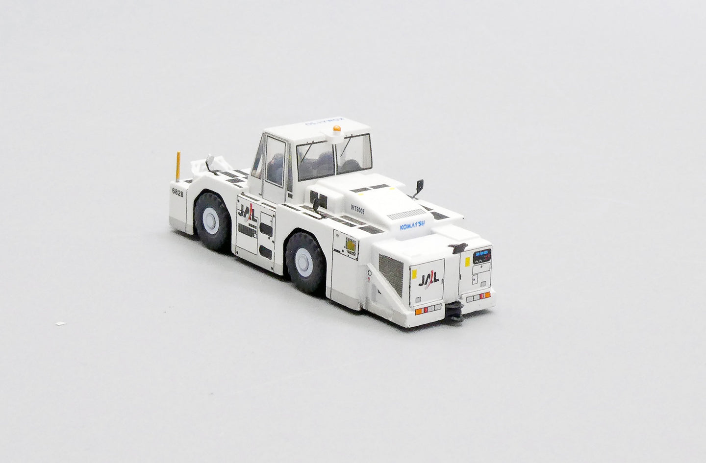 JC WINGS JAPANESE AIR LINES (JAL) "OLD COLOURS" WT500E TOWING TRACTOR