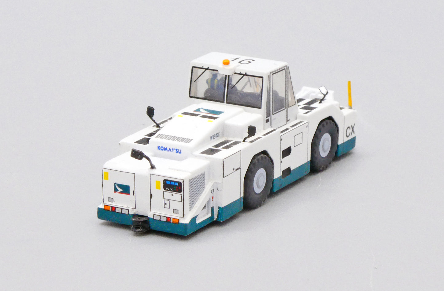 JCWINGS CATHAY PACIFIC OC WT500E TOWING TRACTOR