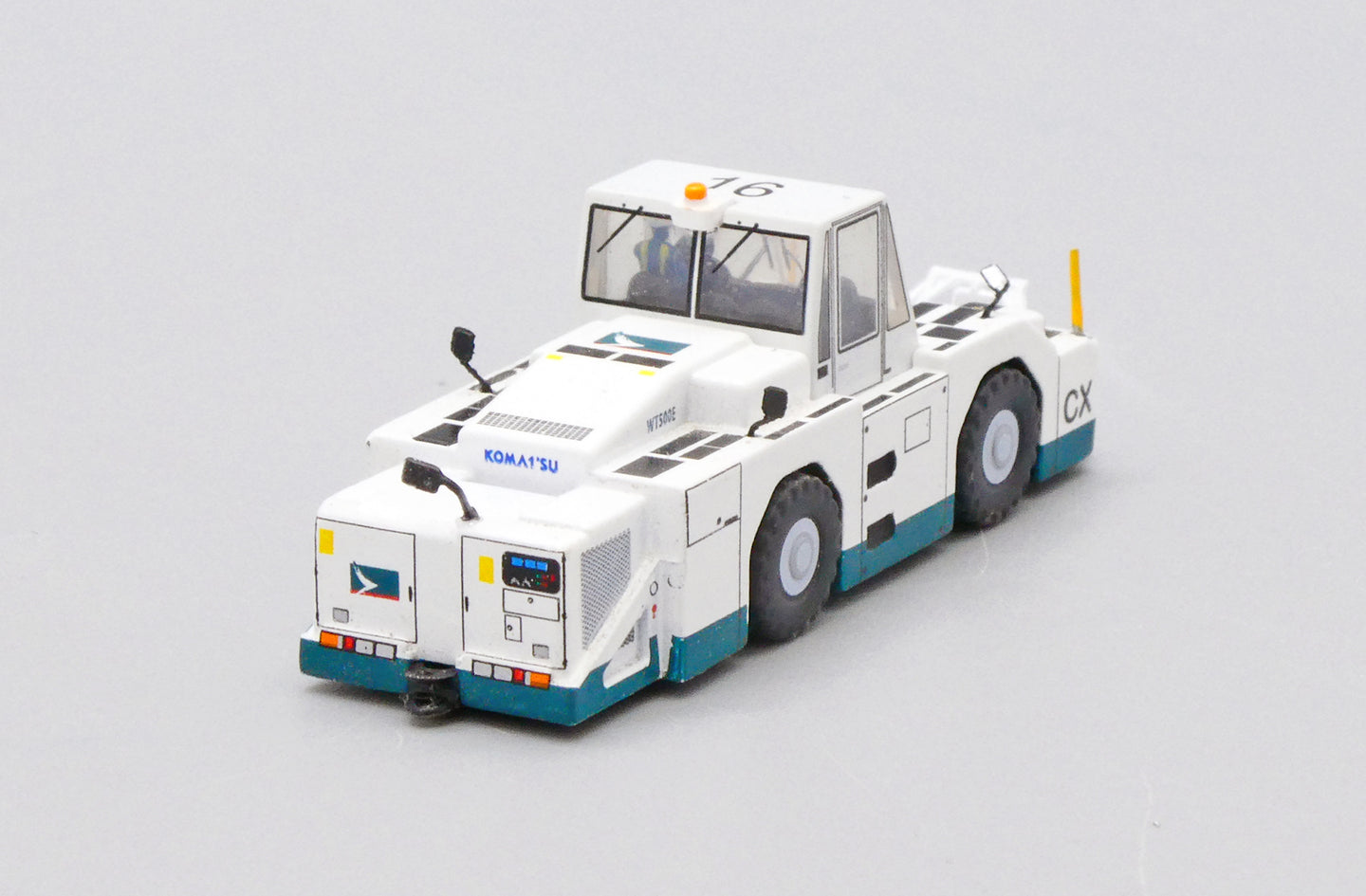 JCWINGS CATHAY PACIFIC OC WT500E TOWING TRACTOR