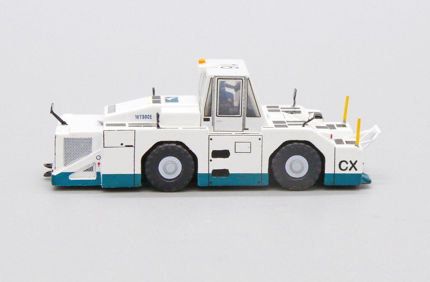 JCWINGS CATHAY PACIFIC OC WT500E TOWING TRACTOR