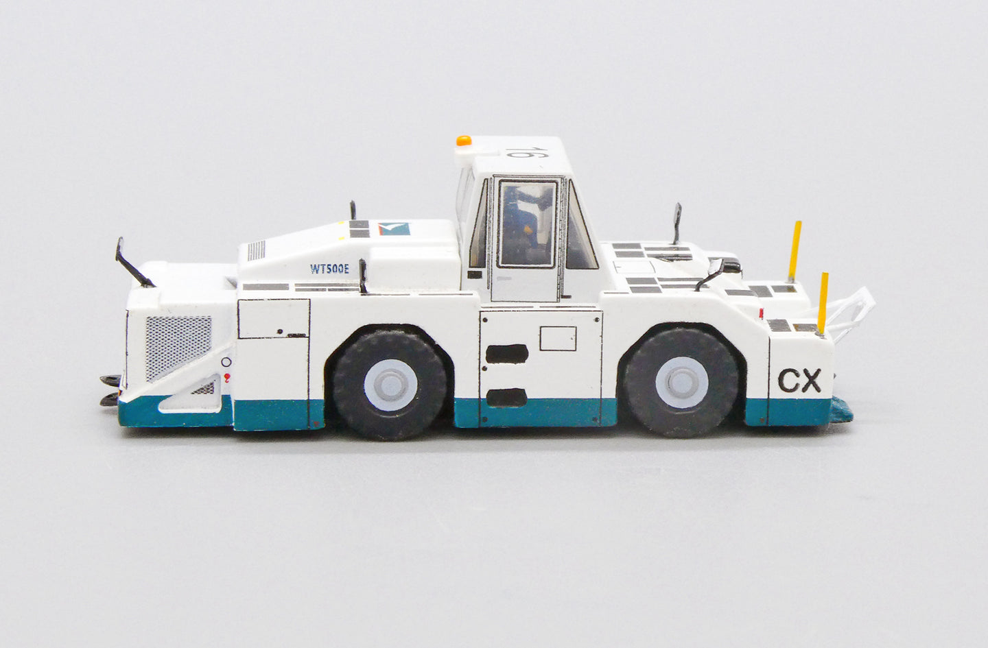 JCWINGS CATHAY PACIFIC OC WT500E TOWING TRACTOR