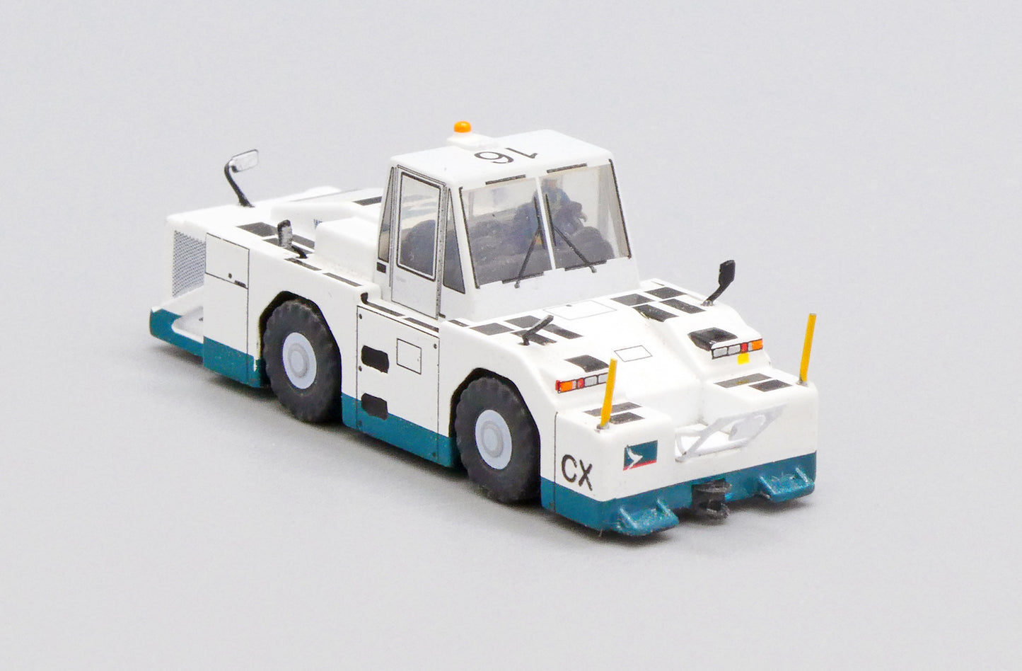 JCWINGS CATHAY PACIFIC OC WT500E TOWING TRACTOR