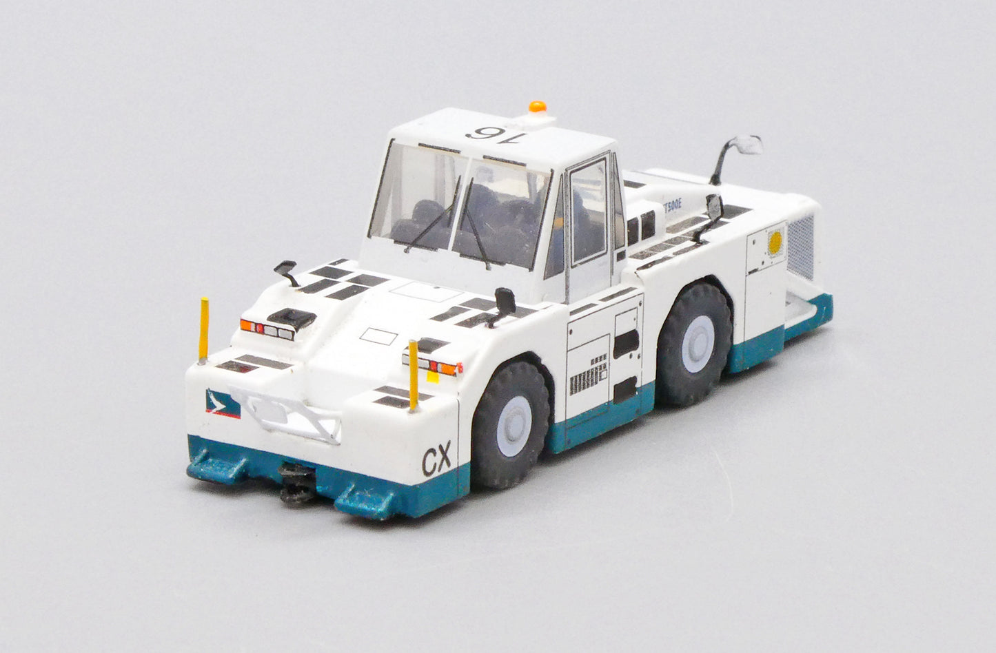JCWINGS CATHAY PACIFIC OC WT500E TOWING TRACTOR