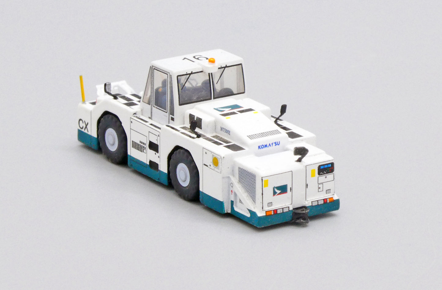 JCWINGS CATHAY PACIFIC OC WT500E TOWING TRACTOR