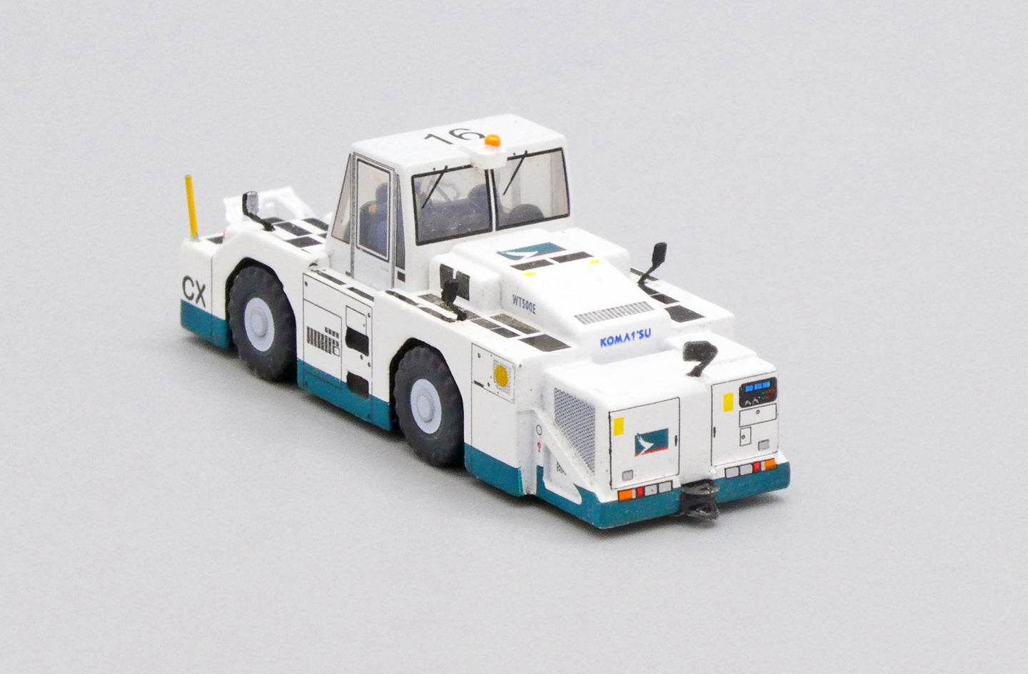 JCWINGS CATHAY PACIFIC OC WT500E TOWING TRACTOR