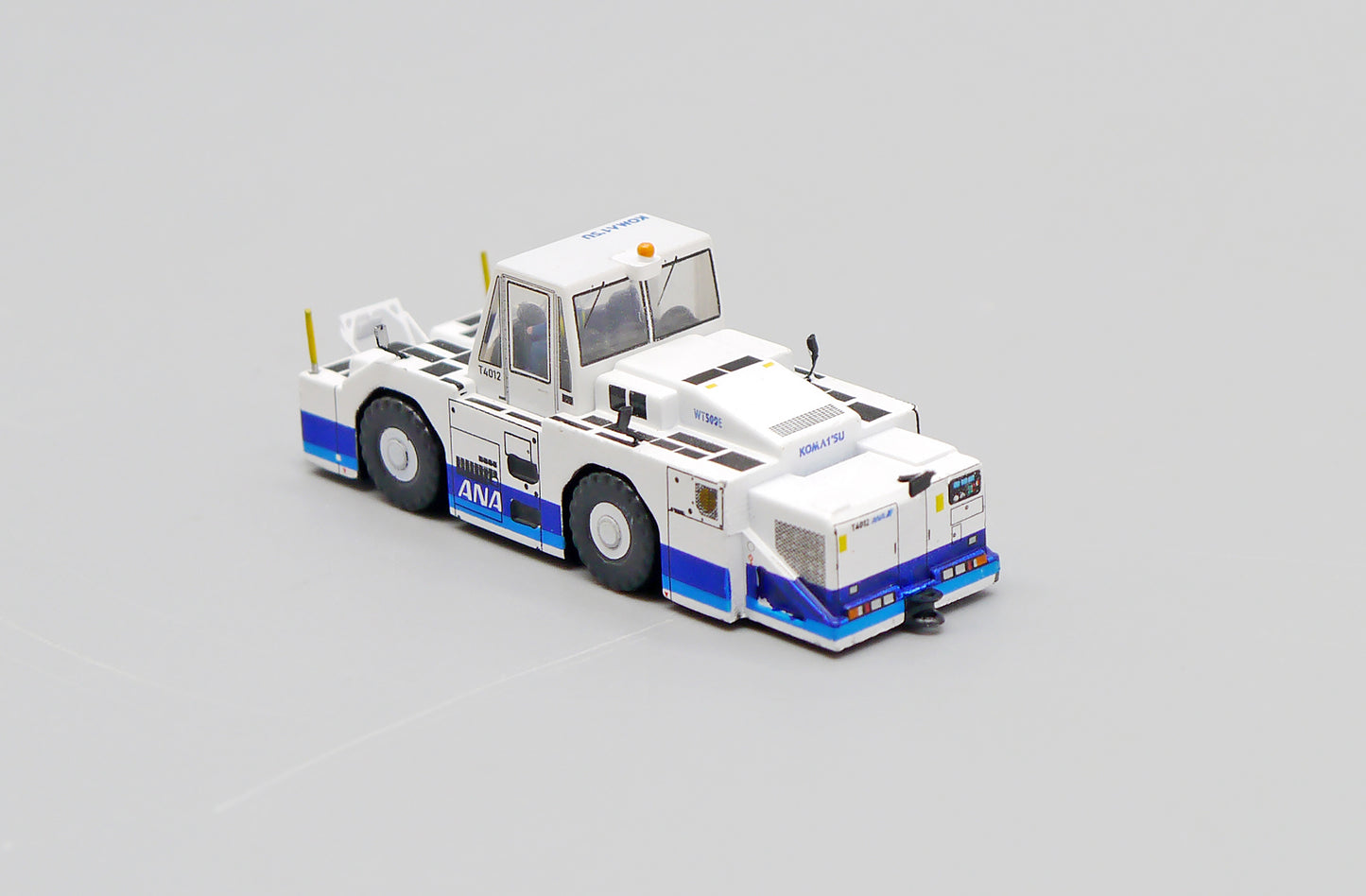 JCWINGS ANA BLUE WT500E TOWING TRACTOR
