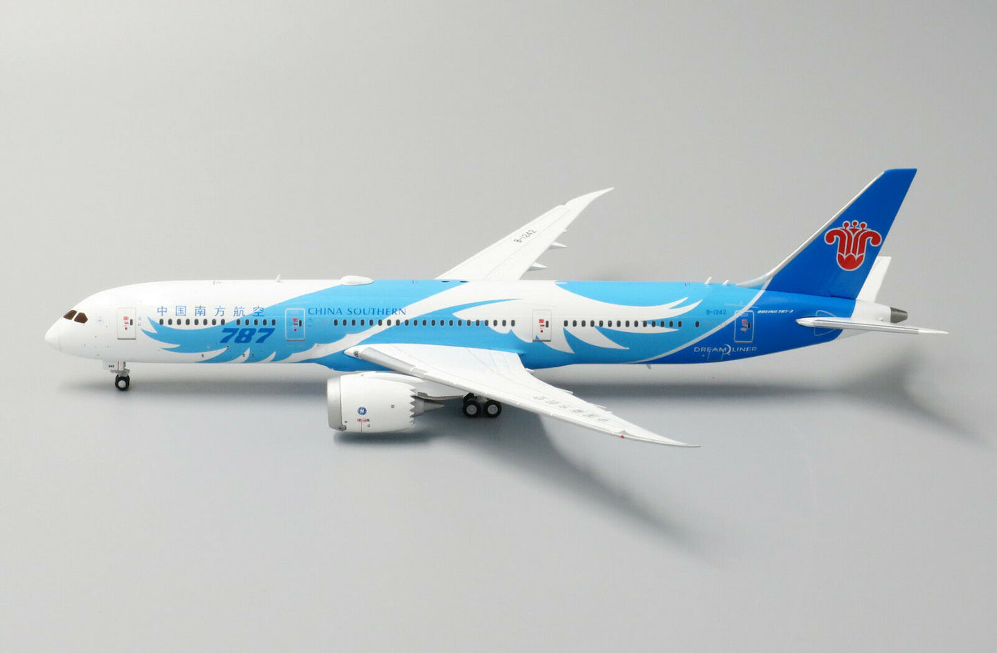 JC WINGS B787-9 DREAMLINER CHINA SOUTHERN AIRLINES REG: B-1242
