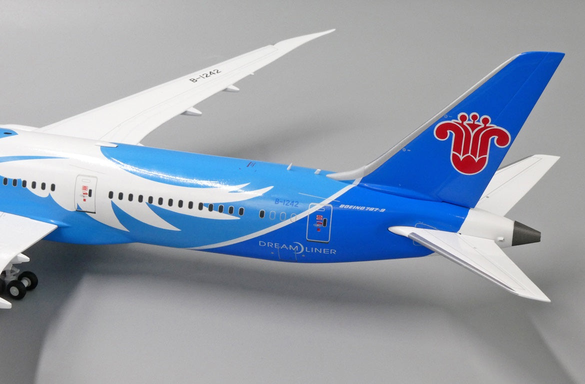 JC WINGS B787-9 DREAMLINER CHINA SOUTHERN AIRLINES REG: B-1242