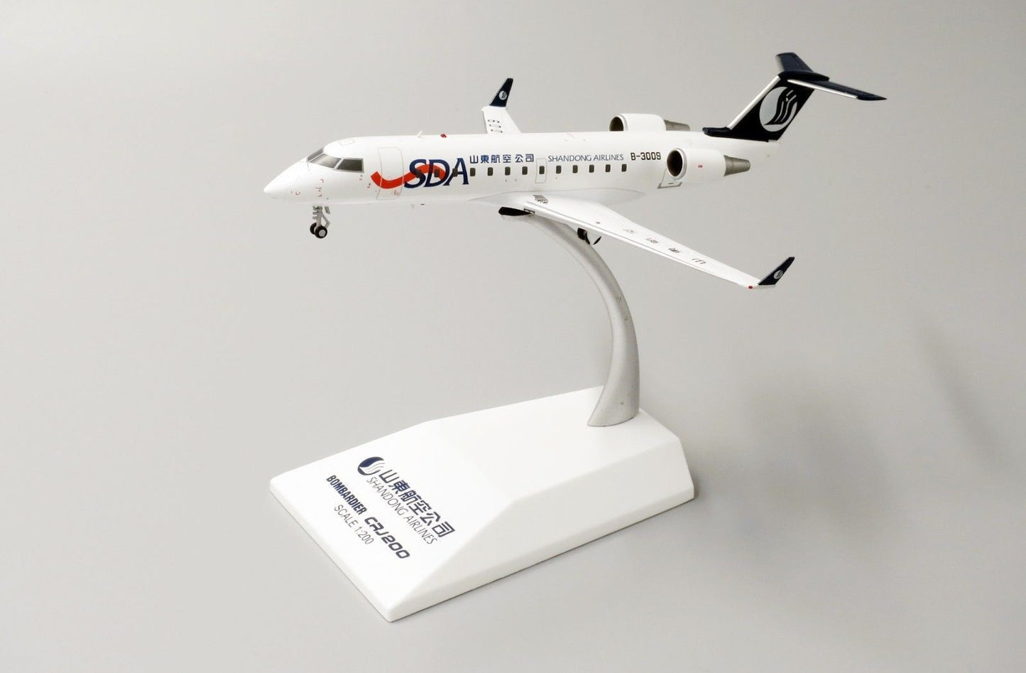 JC WINGS CRJ-200ER SHANDONG AIRLINES REG: B-3009 WITH STAND