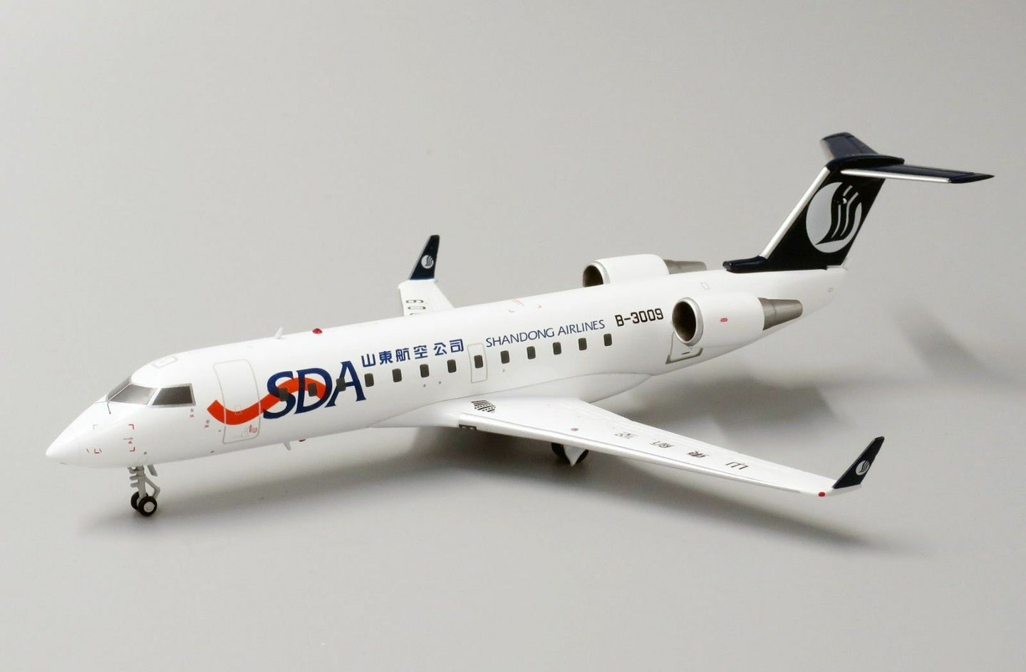 JC WINGS CRJ-200ER SHANDONG AIRLINES REG: B-3009 WITH STAND