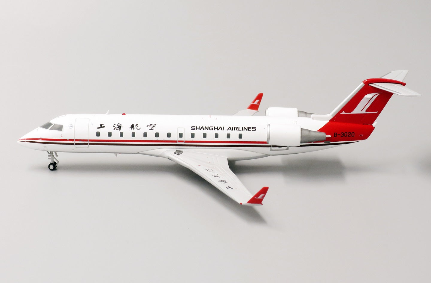 JC WINGS CRJ-200ER SHANGHAI AIRLINES REG: B-3020