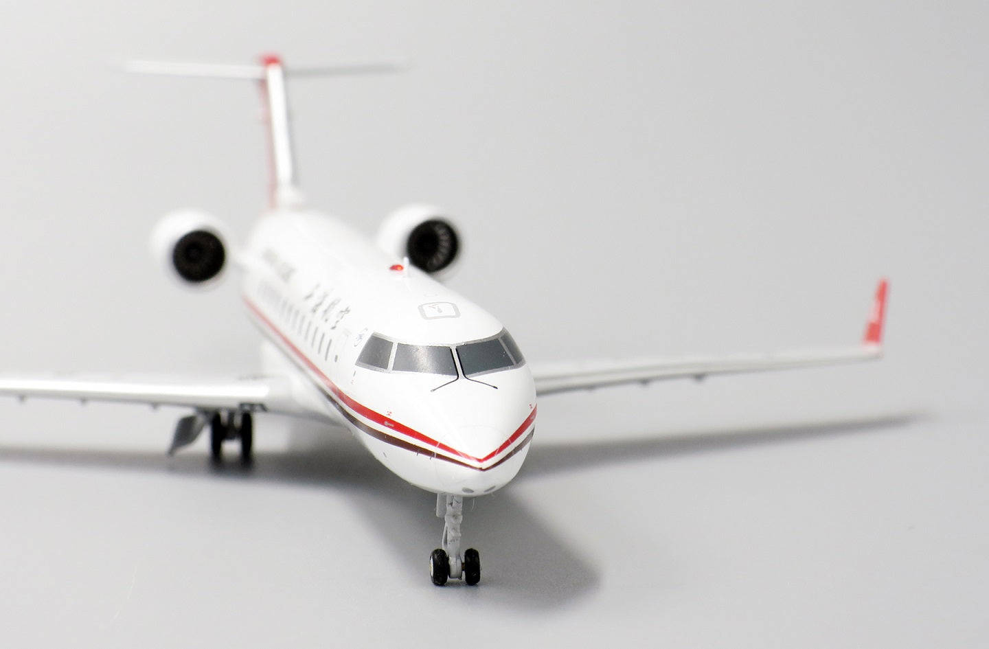 JC WINGS CRJ-200ER SHANGHAI AIRLINES REG: B-3020