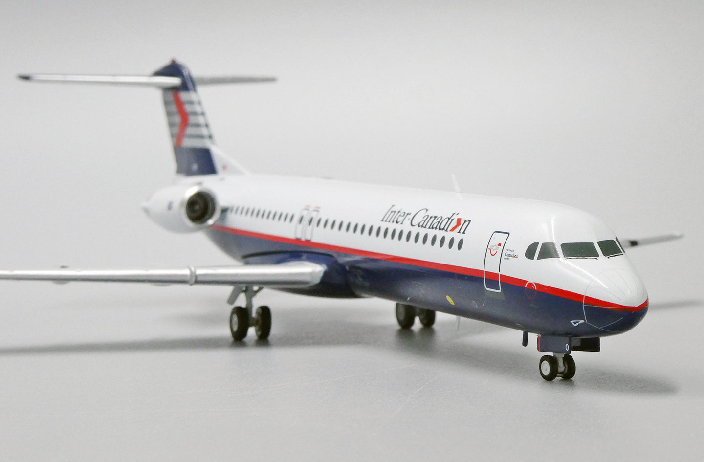 JC WINGS FOKKER 100 INTER-CANADIEN REG: C-FICO
