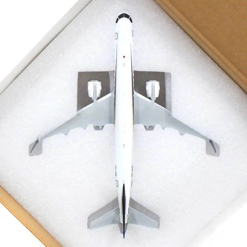 JC WINGS E190-100STD HOUSE COLOURS REG: PP-XMB
