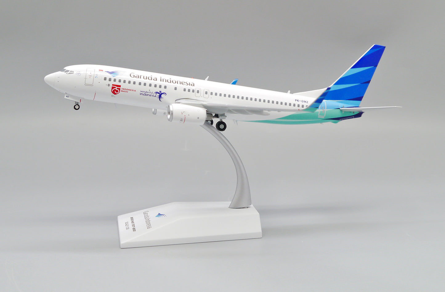 JC WINGS B737-800 GARUDA INDONESIA "75 INDONESIA MAJU" REG: PK-GMZ