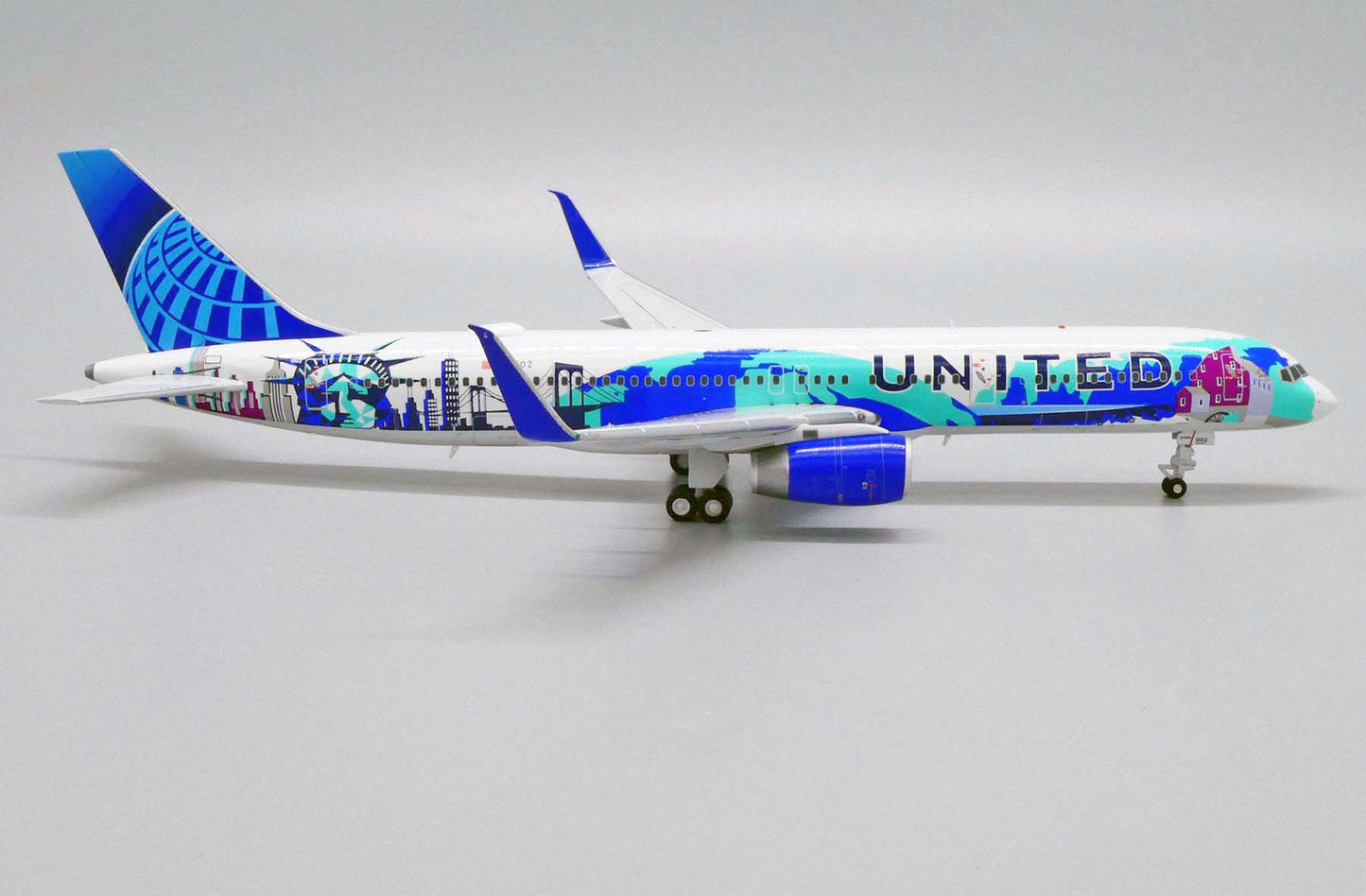 JCWINGS UNITED AIRLINES B757 REG: N14102