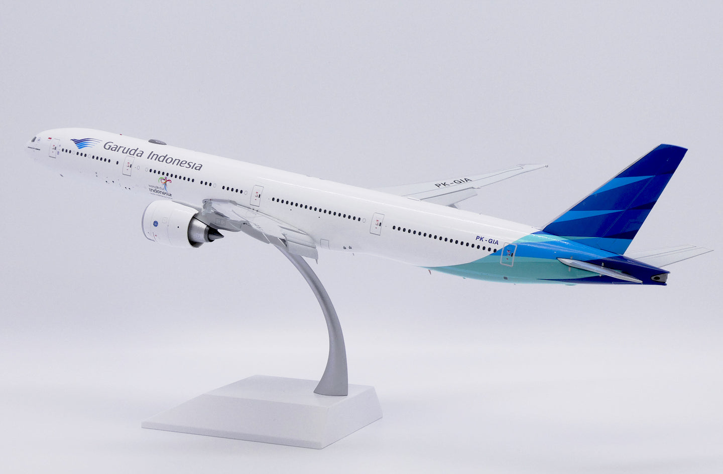 JC WINGS B777-300ER GARUDA INDONESIA "WONDERFUL INDONESIA" REG: PK-GIA