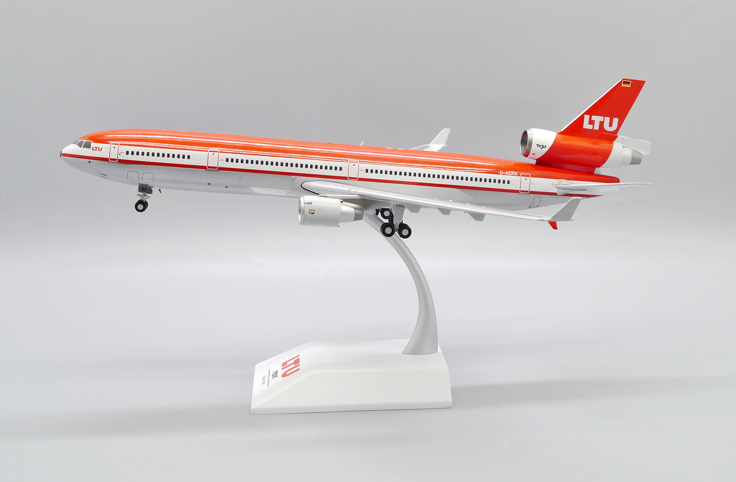 JC WINGS MD-11 LTU REG: D-AERX