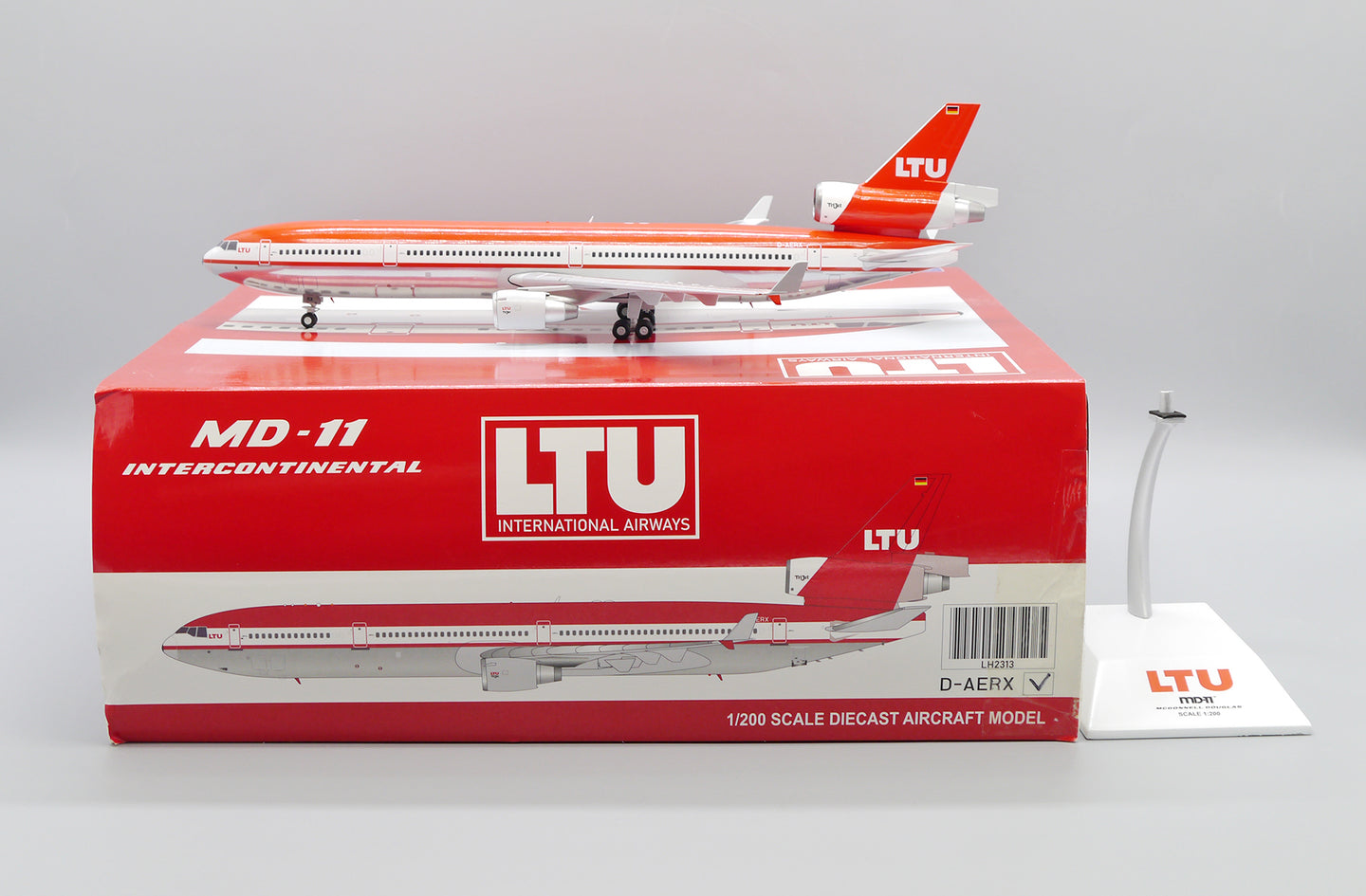 JC WINGS MD-11 LTU REG: D-AERX