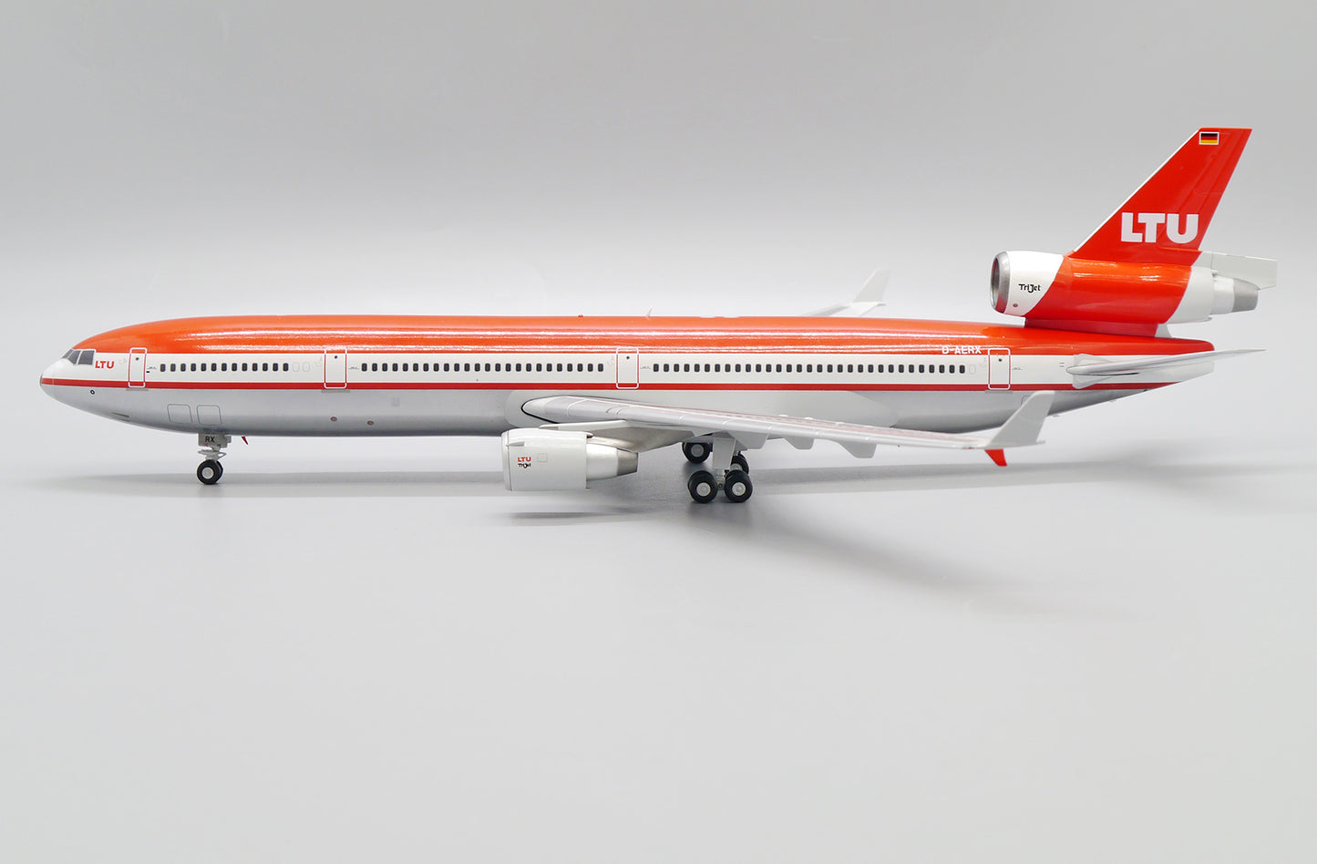 JC WINGS MD-11 LTU REG: D-AERX