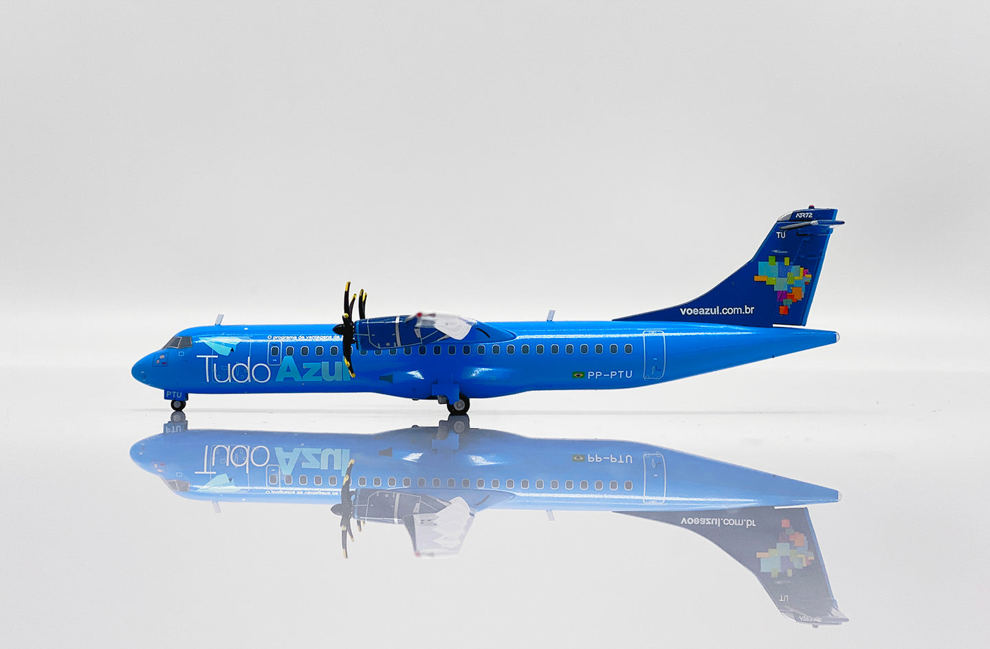 JC WINGS ATR72-500 AZUL REG: PP-PTU