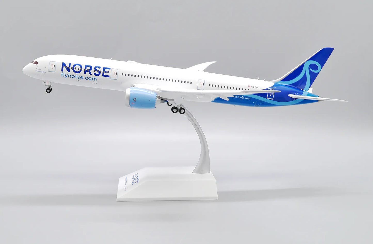 JC WINGS B787-9 DREAMLINER NORSE ATLANTIC AIRWAYS (FLAPS DOWN) REG: LN-FNB