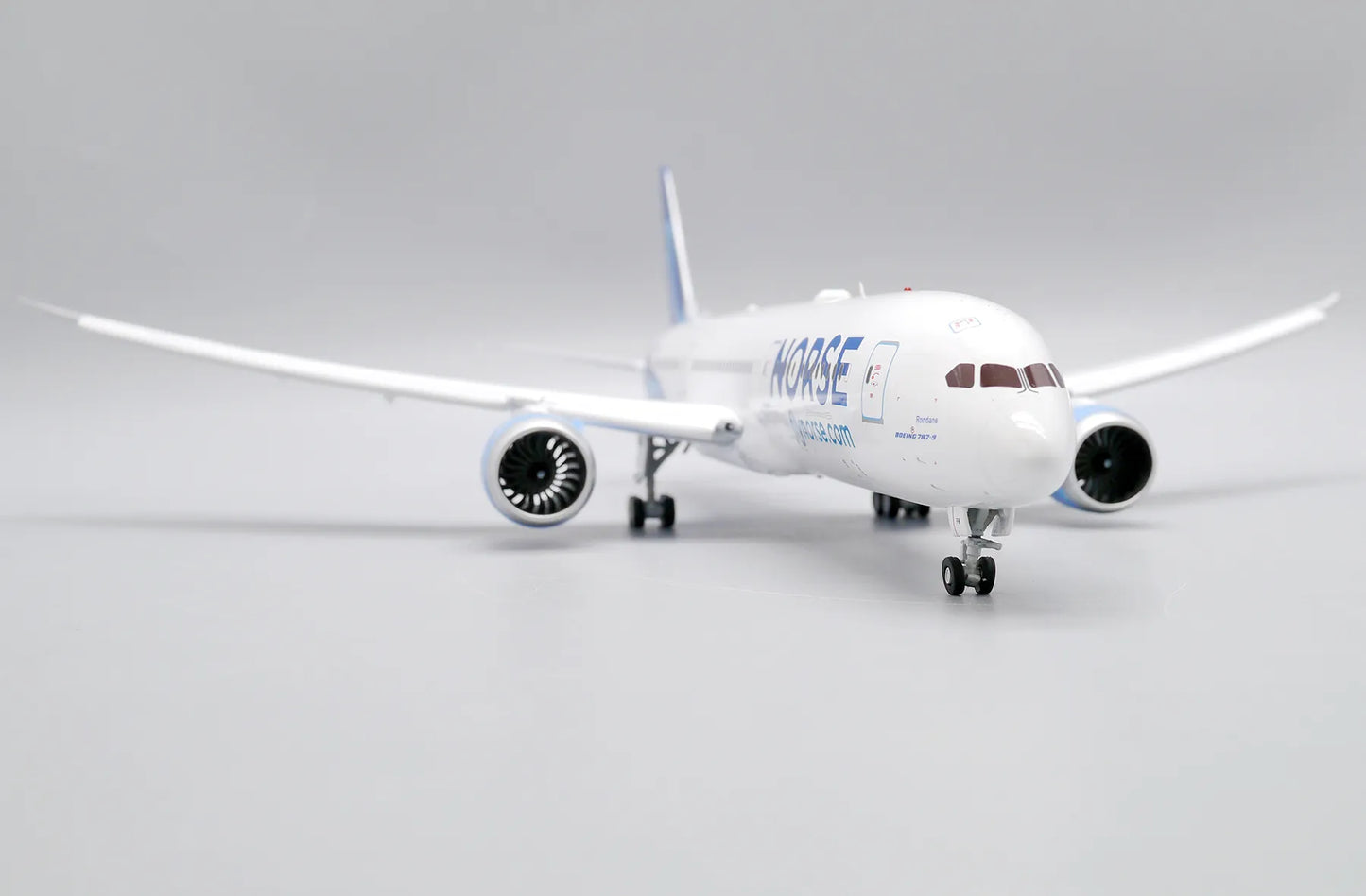 JC WINGS B787-9 DREAMLINER NORSE ATLANTIC AIRWAYS (FLAPS DOWN) REG: LN-FNB