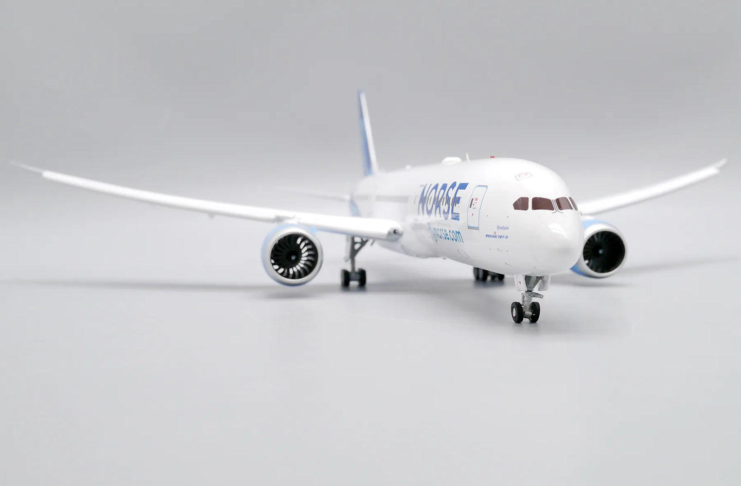JC WINGS B787-9 DREAMLINER NORSE ATLANTIC AIRWAYS (FLAPS DOWN) REG: LN-FNB