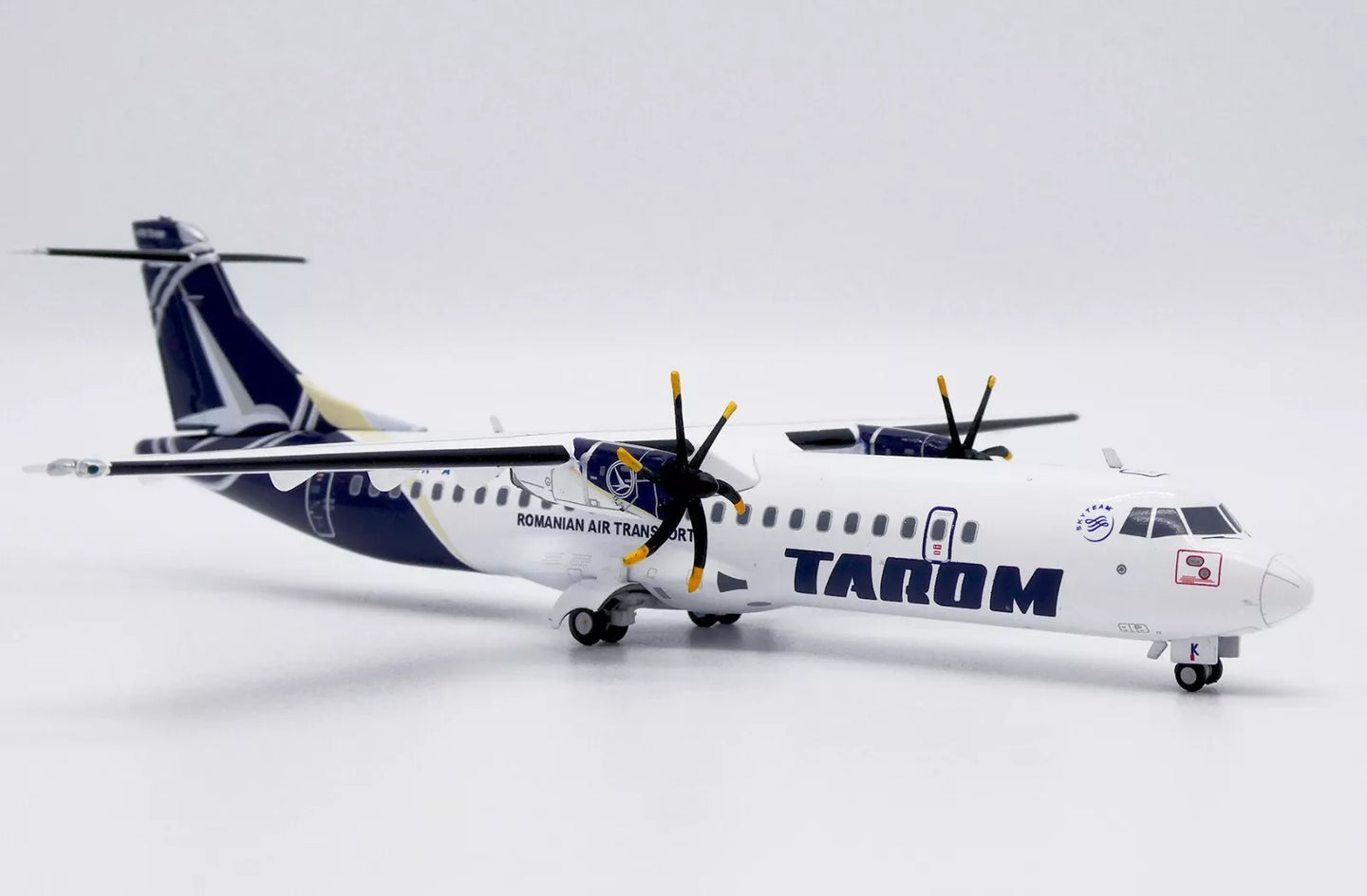 JC WINGS ATR72-600 TAROM REG: YR-ATK