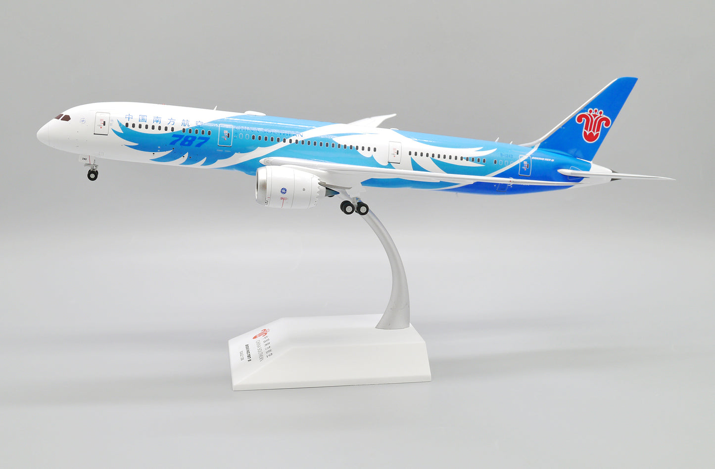 JC WINGS B787-9 DREAMLINER CHINA SOUTHERN AIRLINES "WINGS OF DREAM" REG: B-1242