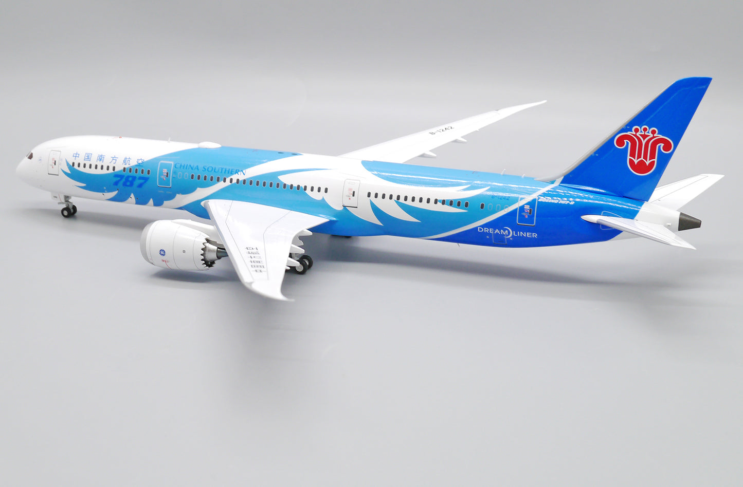 JC WINGS B787-9 DREAMLINER CHINA SOUTHERN AIRLINES "WINGS OF DREAM" REG: B-1242