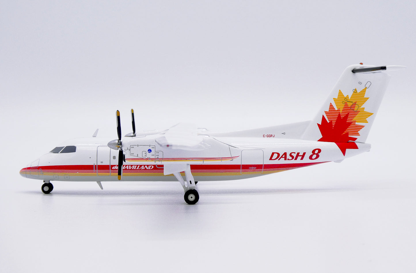 JC WINGS  DE HAVILLAND CANADA DASH 8-Q100 HOUSE COLOR REG: C-GGPJ