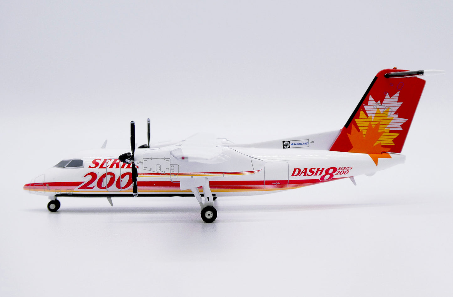 JC WINGS DASH 8-Q200 SERIES 200 HOUSE COLOUR REG: C-GGMP