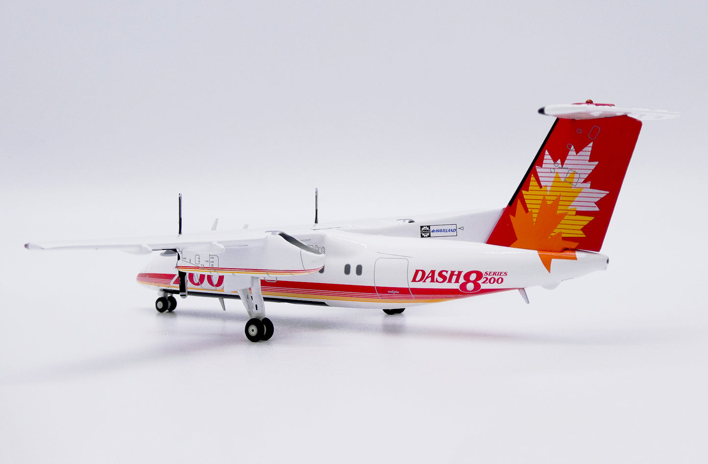 JC WINGS DASH 8-Q200 SERIES 200 HOUSE COLOUR REG: C-GGMP